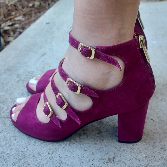 CLOSE-OUT SALE: 6.5 Beautiful Unisa Suede Heels - Picture 9 of 9